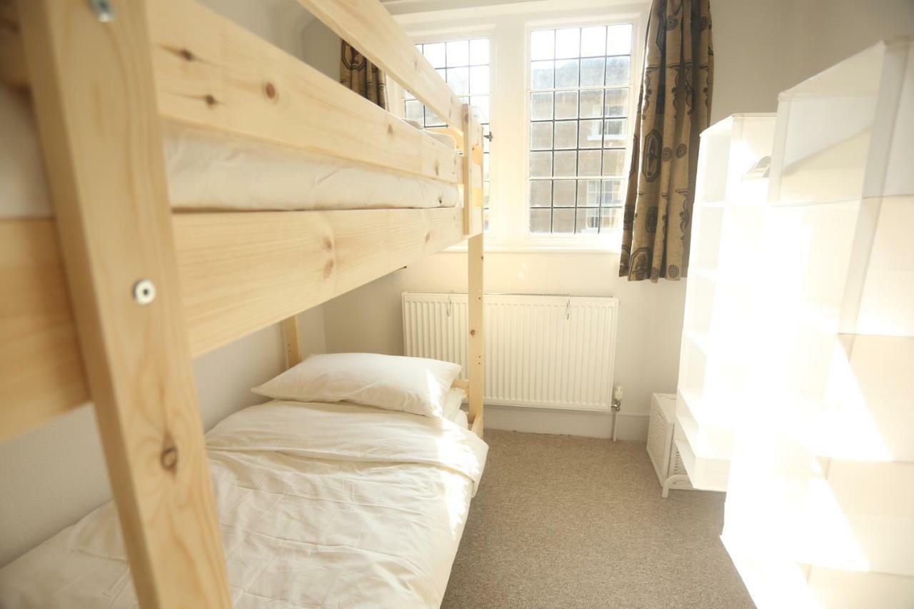 Entire Victorian Lodge In A Privately Gated Estate With Secure Parking For Two Cars And A Newly Refurbished Bathroom Exterior foto